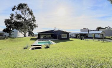 Casa en Alquiler - Barrio Ecuestre Lote 156 de Costa Esmeralda - frente a la cancha de Polo