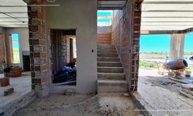 Casa 5 ambientes en obra en venta en Puerto Nizuc - Guillermo Hudson - Financiación