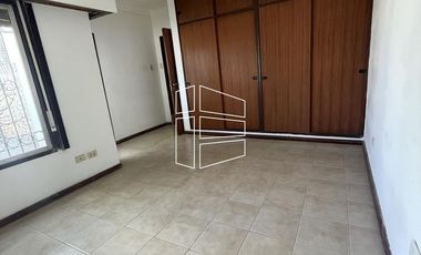 Alquiler - Oficina en Alsina y 3 de Febrero - A041