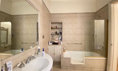 Piso en Retiro, Palacio Estrugamou, 8 ambientes,  4 dormitorios, 4 baños ,