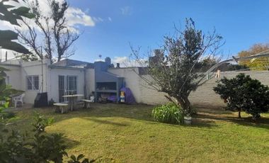 Casa en venta -3 dormitorios 3 baños - patio parrilla - 325 mts2 - Chivilcoy