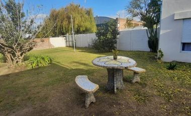 Casa en venta -3 dormitorios 3 baños - patio parrilla - 325 mts2 - Chivilcoy