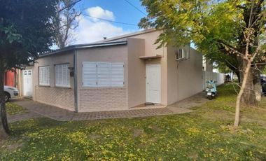 Casa en venta -3 dormitorios 3 baños - patio parrilla - 325 mts2 - Chivilcoy