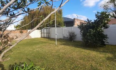Casa en venta -3 dormitorios 3 baños - patio parrilla - 325 mts2 - Chivilcoy