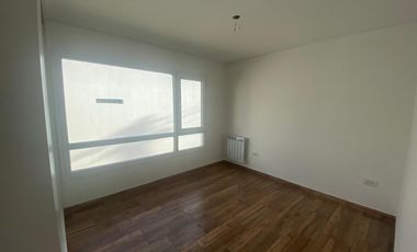 Casa 4 amb. 125m². 2 Cocheras. Los Pinares.
