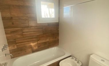 Casa 4 amb. 125m². 2 Cocheras. Los Pinares.