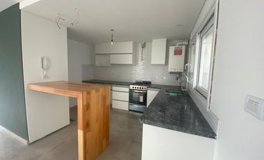 Casa 4 amb. 125m². 2 Cocheras. Los Pinares.