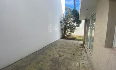 Casa 4 amb. 125m². 2 Cocheras. Los Pinares.