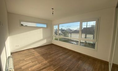 Casa 4 amb. 125m². 2 Cocheras. Los Pinares.
