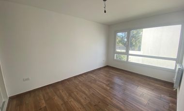 Casa 4 amb. 125m². 2 Cocheras. Los Pinares.