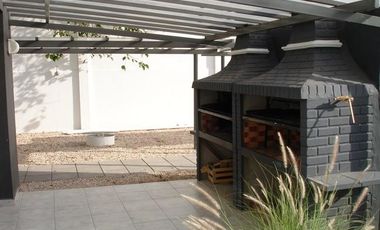 Excelente departamento de 2 ambientes actualmente alquilado.  L. de Zamora.-