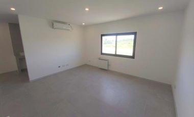 Venta de casa 4 dormitorios con pileta en San Eduardo - Pilar
