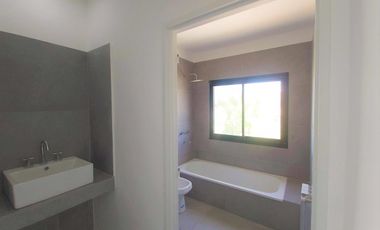 Venta de casa 4 dormitorios con pileta en San Eduardo - Pilar