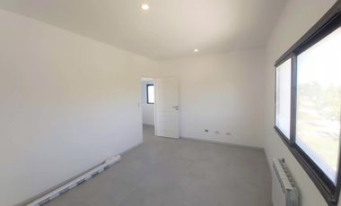 Venta de casa 4 dormitorios con pileta en San Eduardo - Pilar