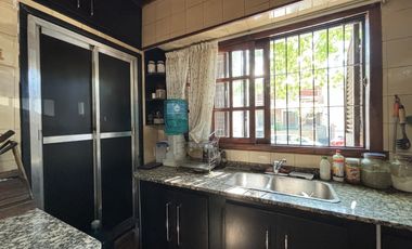 Venta Casa 4 ambientes más departamento 2 ambientes en terraza, lote propio!!