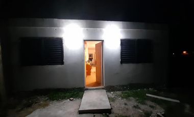 Casa en venta - 2 dormitorios 1 baño - 180 mts2 - Melchor Romero
