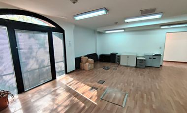 Oficina en alquielr con vista a la Ciudad lista para entrar