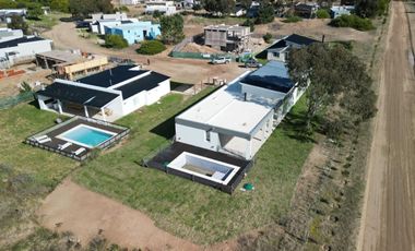 Casa en venta - 4 Dormitorios 5 Baños - Cocheras - 990Mts2 - Costa Esmeralda