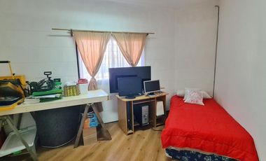 Venta depto tipo casa 3 ambientes con patio y parrilla en Bernal (29908)