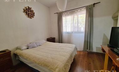 Venta depto tipo casa 3 ambientes con patio y parrilla en Bernal (29908)