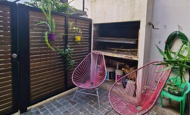 Venta depto tipo casa 3 ambientes con patio y parrilla en Bernal (29908)