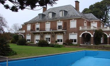 Lencke vende - Magnifica casa de categoria sobre la barranca, unica en su estilo