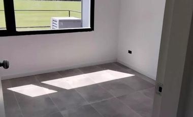 Casa en venta - 3 Dormitorios 3 Baños - Cochera - 300Mts2 - Luján