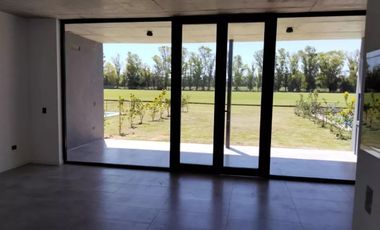 Casa en venta - 3 Dormitorios 3 Baños - Cochera - 300Mts2 - Luján