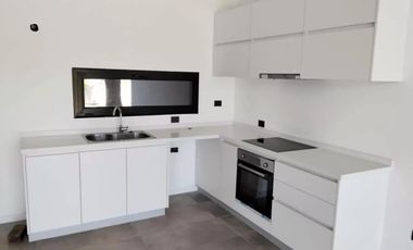 Casa en venta - 3 Dormitorios 3 Baños - Cochera - 300Mts2 - Luján