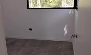 Casa en venta - 3 Dormitorios 3 Baños - Cochera - 300Mts2 - Luján