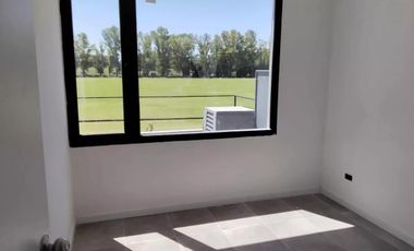 Casa en venta - 3 Dormitorios 3 Baños - Cochera - 300Mts2 - Luján