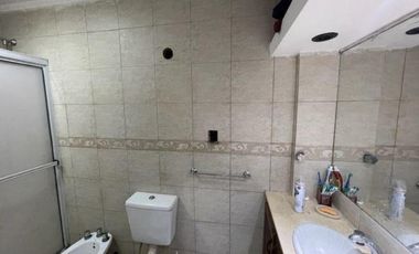 Casa en venta - 3 dormitorios 2 baños - quincho - 225mts2 - Berisso