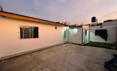 Casa en venta - 3 dormitorios 2 baños - quincho - 225mts2 - Berisso