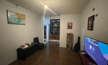 Casa en venta - 3 dormitorios 2 baños - quincho - 225mts2 - Berisso