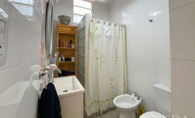 Venta casa 2 ambientes con cochera en Wilde