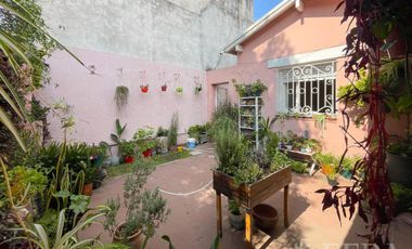 Venta casa 2 ambientes con cochera en Wilde