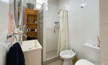 Venta casa 2 ambientes con cochera en Wilde