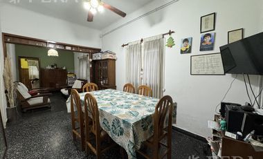 Venta Casa 3 ambientes con amplio jardín en Florencio Varela