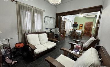 Venta Casa 3 ambientes con amplio jardín en Florencio Varela
