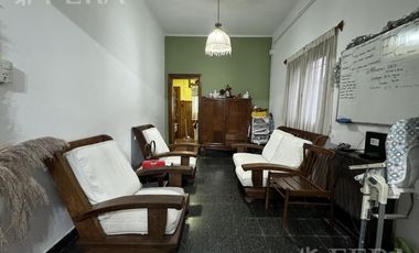 Venta Casa 3 ambientes con amplio jardín en Florencio Varela