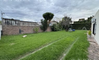 Venta Casa 3 ambientes con amplio jardín en Florencio Varela
