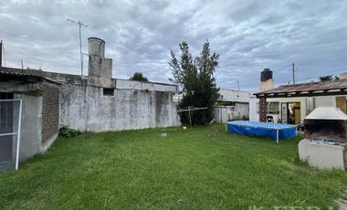 Venta Casa 3 ambientes con amplio jardín en Florencio Varela
