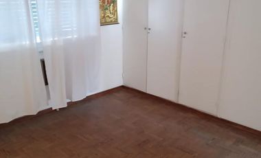 Venta Casa 4 Amb. en 2 Plantas en - Ramos Mejia -  Muy buen Estado, Exc. Ubicación