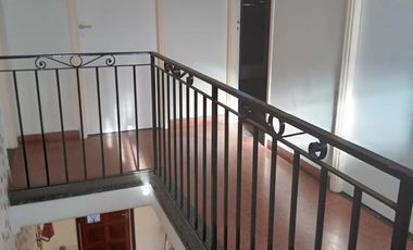 Venta Casa 4 Amb. en 2 Plantas en - Ramos Mejia -  Muy buen Estado, Exc. Ubicación