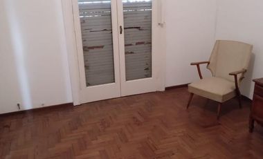 Venta Casa 4 Amb. en 2 Plantas en - Ramos Mejia -  Muy buen Estado, Exc. Ubicación