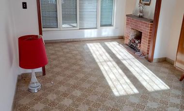 Venta Casa 4 Amb. en 2 Plantas en - Ramos Mejia -  Muy buen Estado, Exc. Ubicación