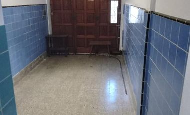 Venta Casa 4 Amb. en 2 Plantas en - Ramos Mejia -  Muy buen Estado, Exc. Ubicación