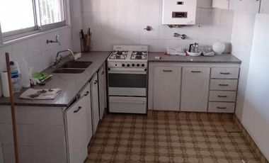 Venta Casa 4 Amb. en 2 Plantas en - Ramos Mejia -  Muy buen Estado, Exc. Ubicación