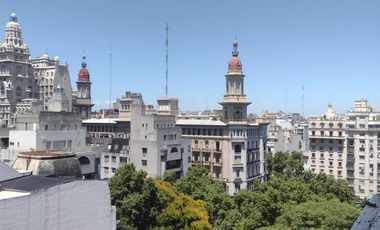 Amplio ambiente en emblemático edificio francés