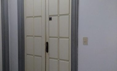 Amplio ambiente en emblemático edificio francés
